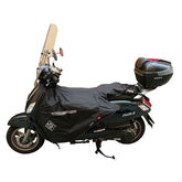 Coprigambe Termoscud R205X, un coprigambe impermeabile con fodera termica. In uso su scooter. Di Tucano Urbano.